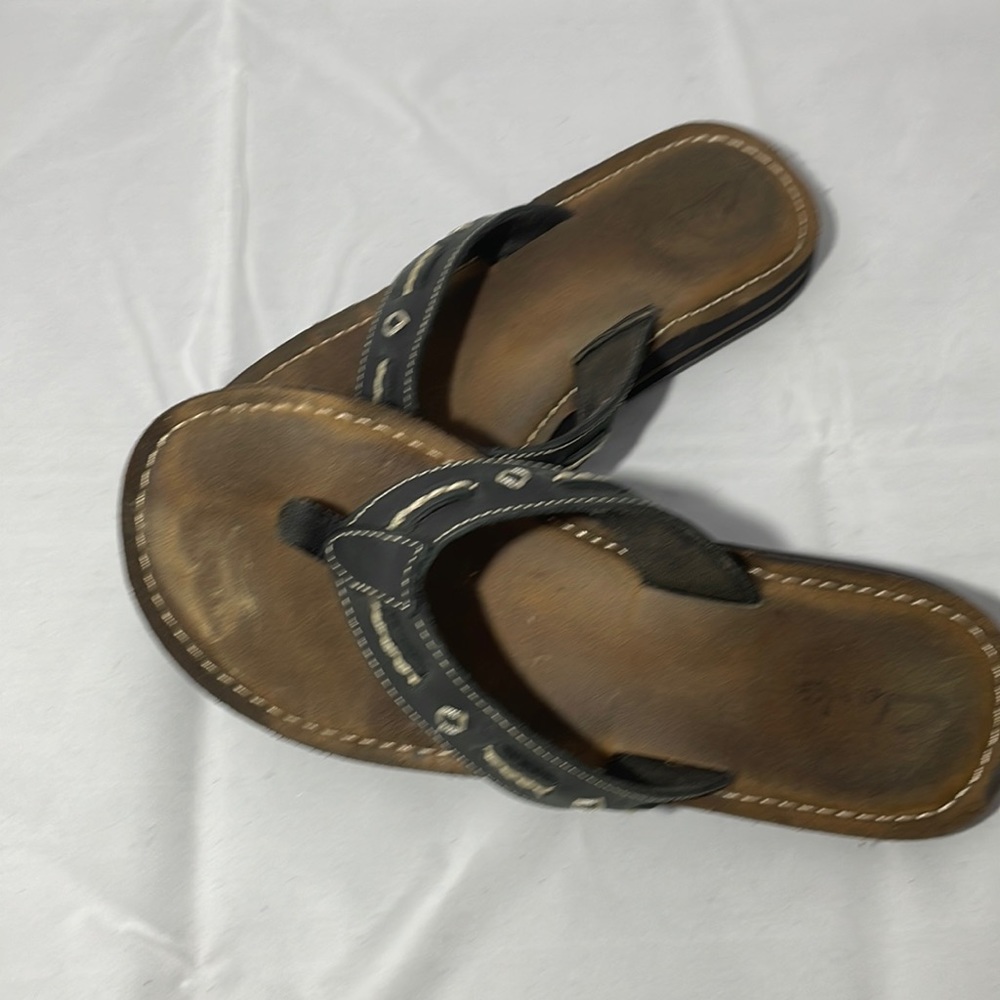 Clarks flip flops
